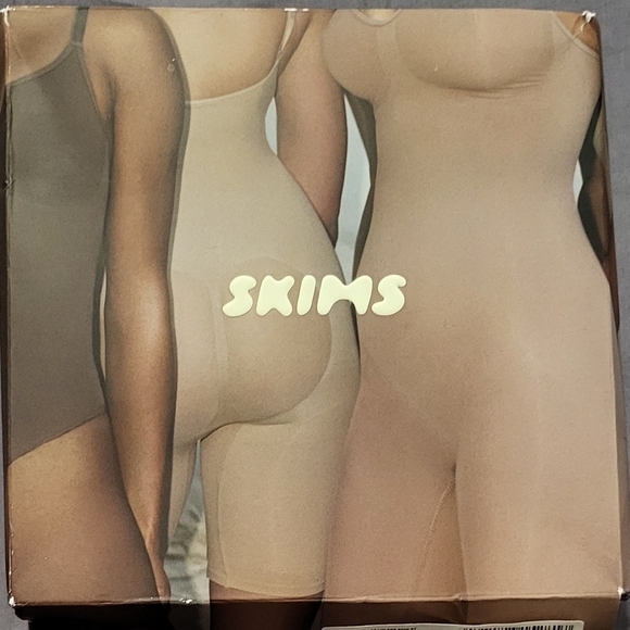 Skims - Picture 3 of 4